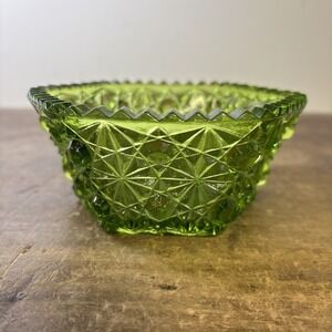 Vtg. L.E. Smith Daisy & Buttons Hexagon Green Glass Bowl